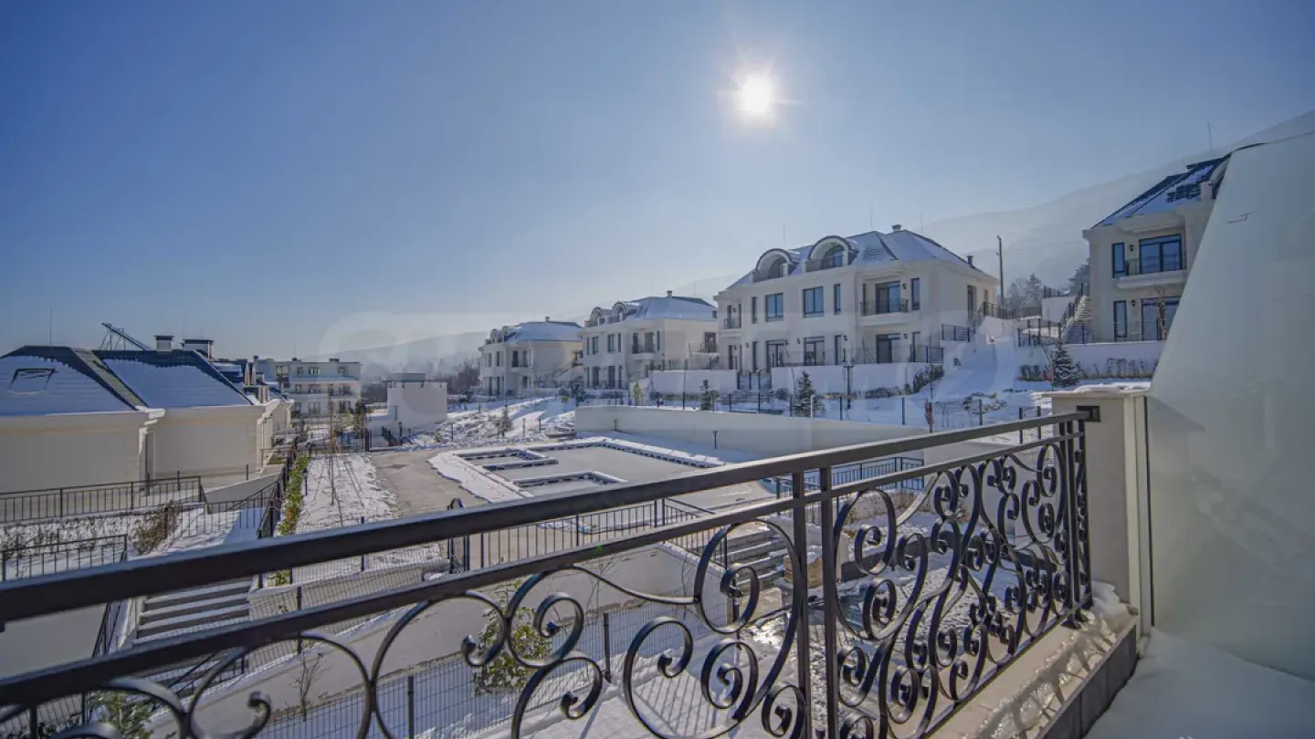 Spacious, Fully Furnished Apartment with Garage in Sofia Complex - Image 2