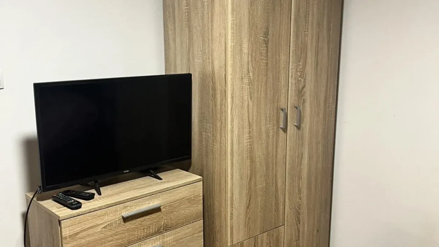 Spacious 10-Bedroom Apartment with Terrace Near Belgrade Highway - Image 2