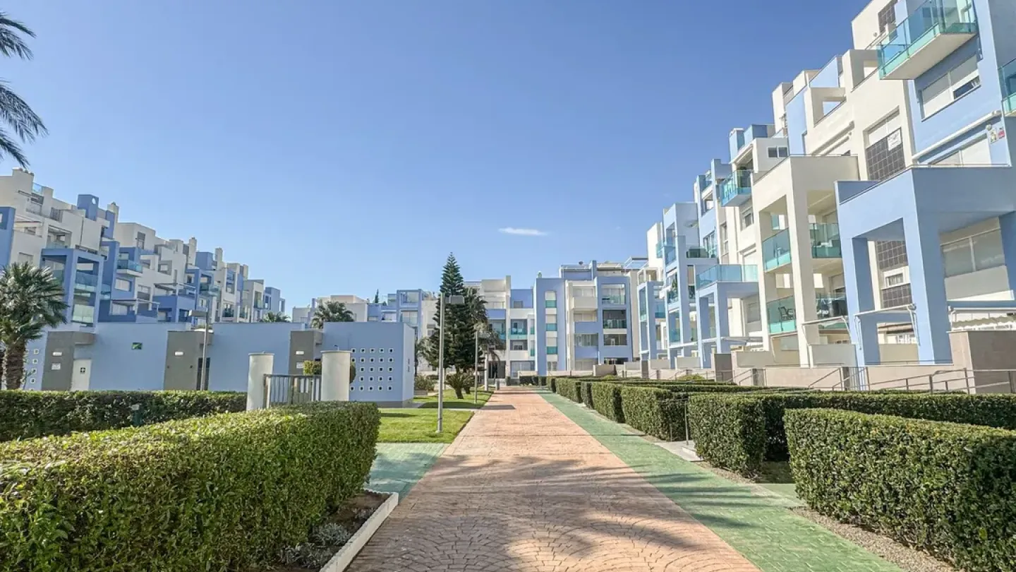 Spacious 2-Bedroom Apartment with Sea Views in Marina Serena Golf - Image 2