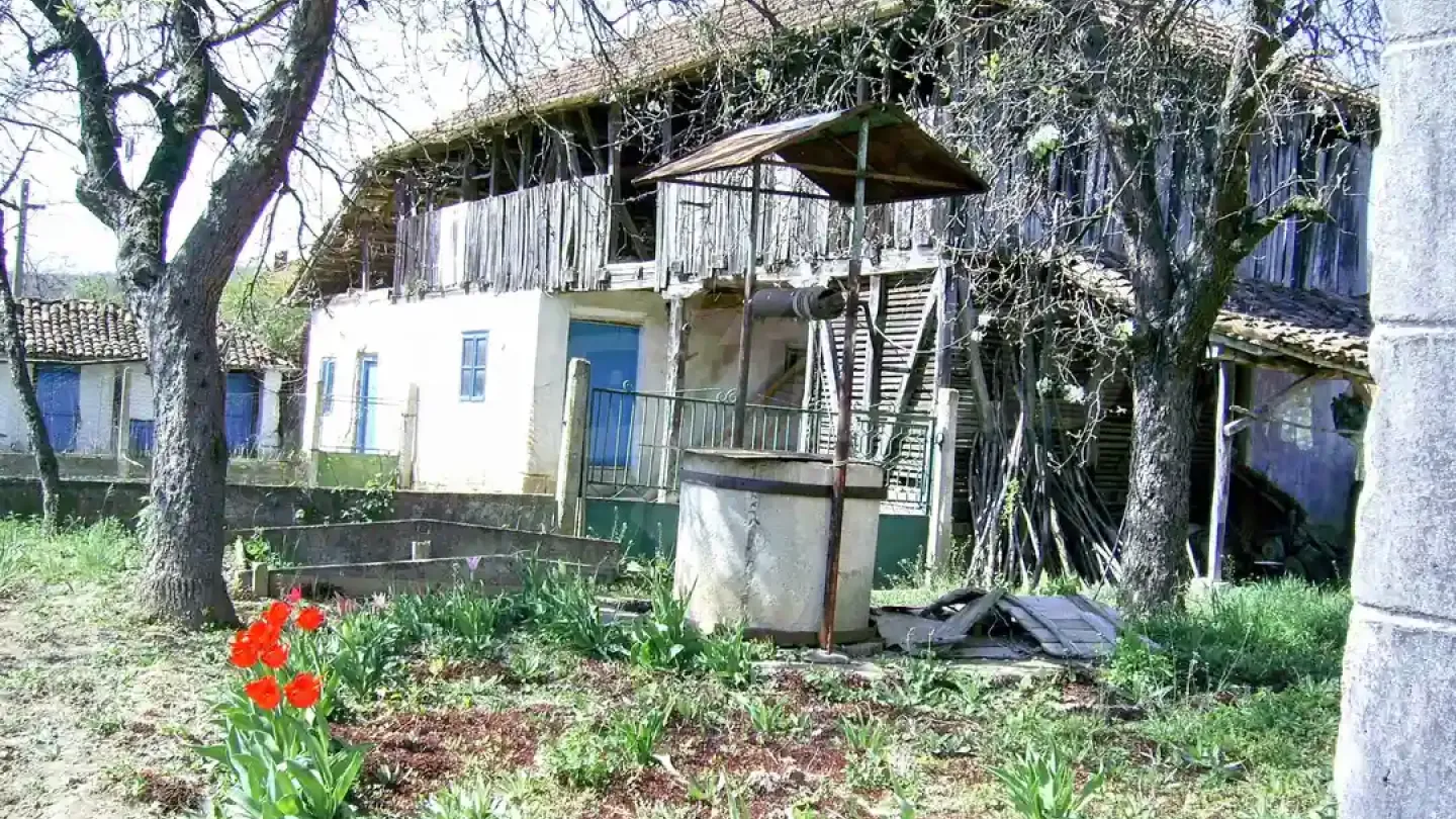 Charming House Near Vidin with Garden and Scenic Views - Image 4