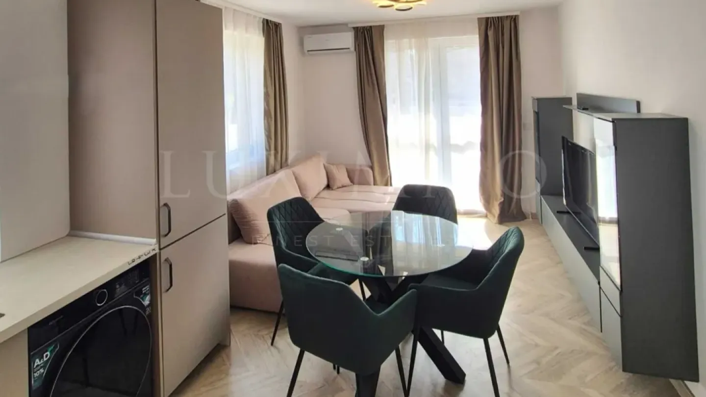 Stylish One-Bedroom Apartment with Private Landscaped Yard in Pchelina - Image 4