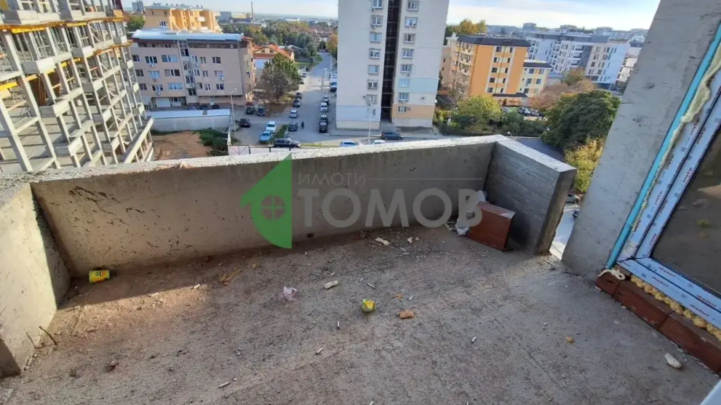 Spacious 3-Bedroom Apartment in New Stara Zagora, Bulgaria - Image 2