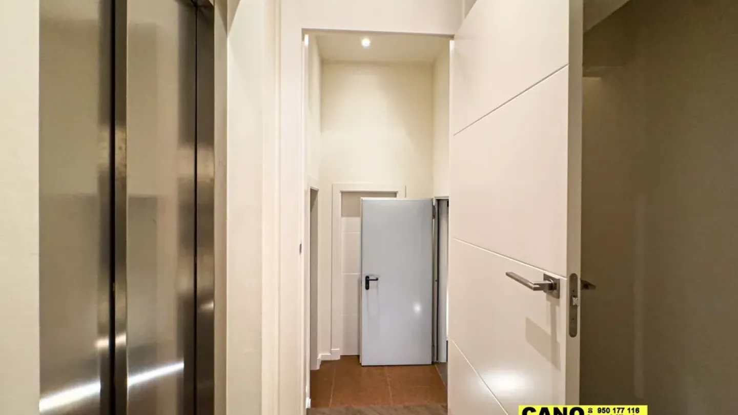 Luxury Chalet in Almería Center with Elevator & Garage - Image 5