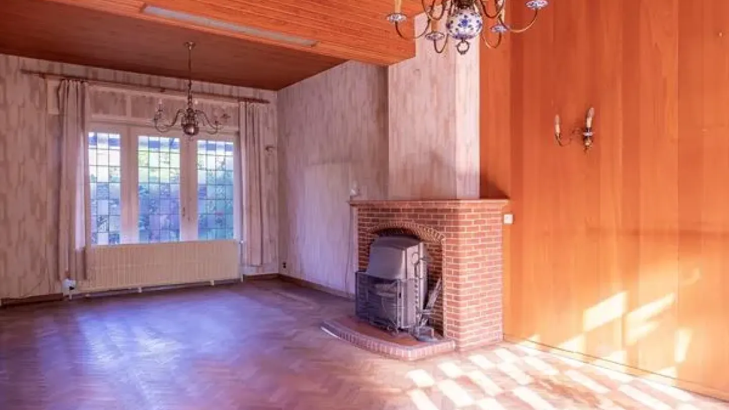 Renovate this Charming 3-Bedroom House with West Garden in Ukkel - Image 4