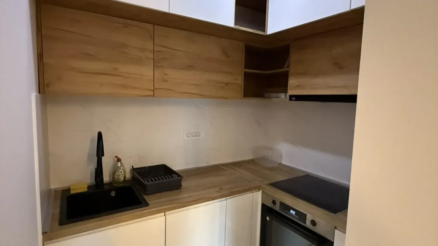Bright 2-Bedroom Apartment for Rent in Vračar, Belgrade with Garage - Image 3