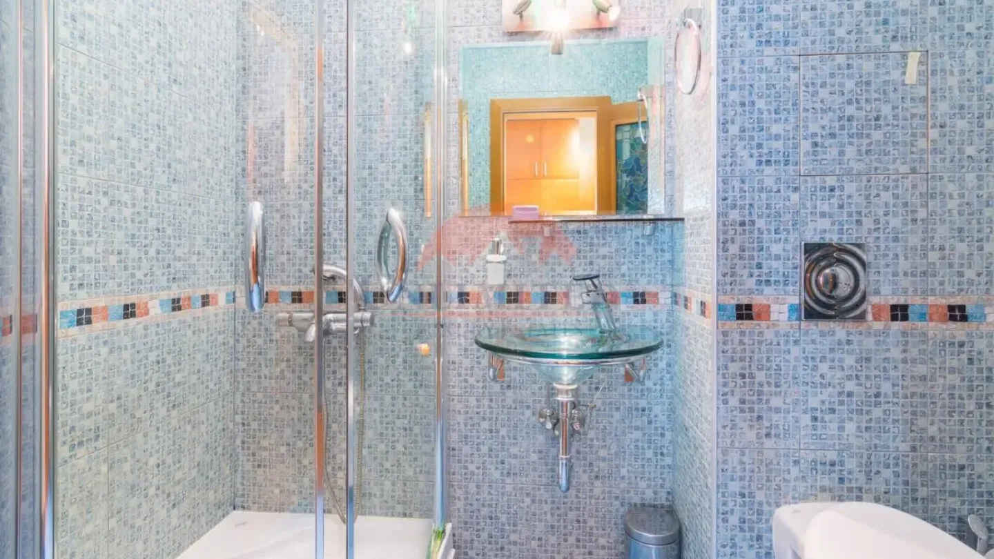 Stunning Panoramic Two-Bedroom Apartment Near Joliot-Curie Metro - Image 1