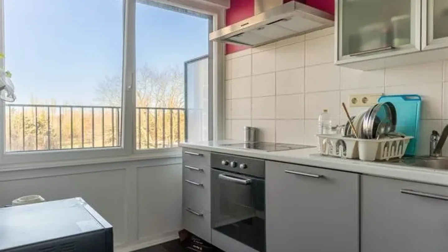 Charming Apartment with Double Terrace in Evere - Perfect for Living - Image 3