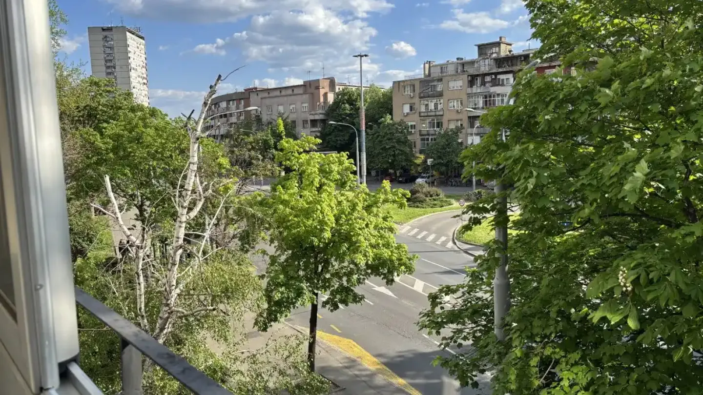 Spacious 3 Bedroom Apartment for Sale – Belgrade’s Karađorjev Square - Image 1