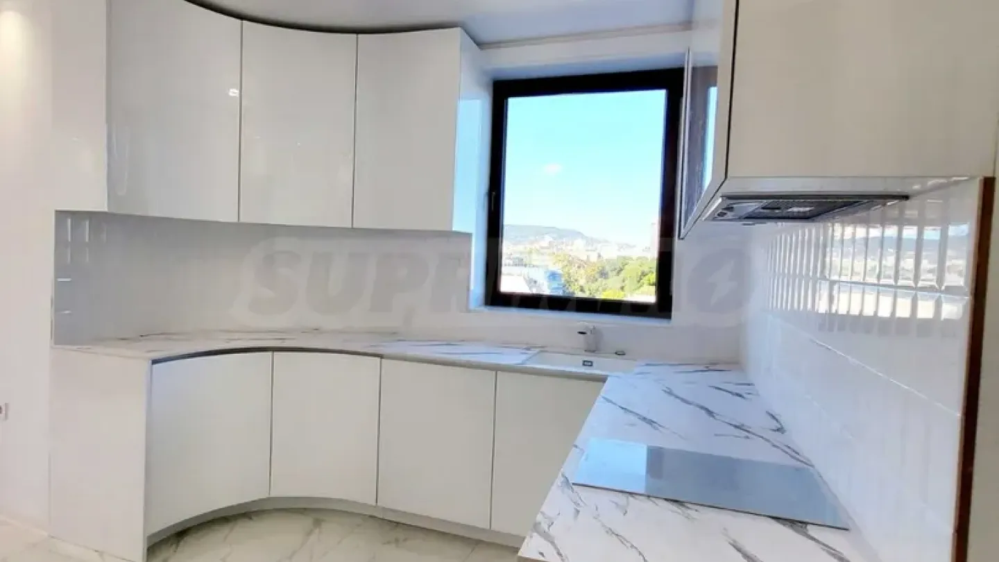 Stylish 2-Bedroom Apartment in Varna City Center - Image 3