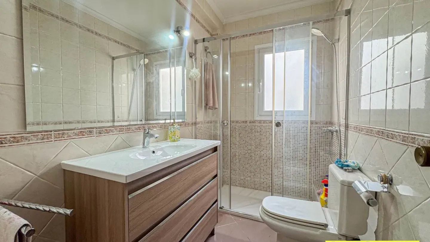 Bright 3-Bedroom Apartment with Terrace in Almería, Spain - Image 2