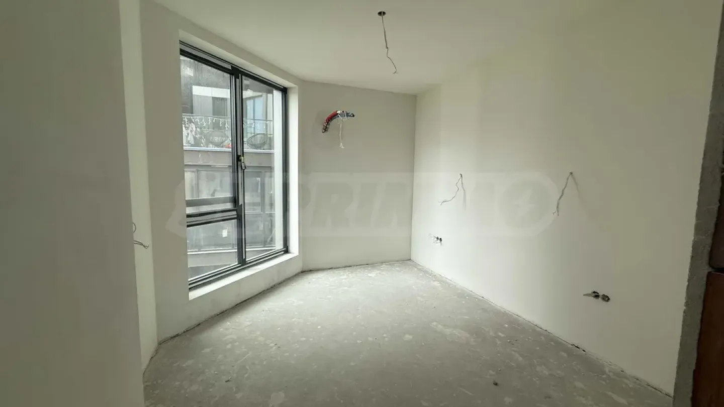 Spacious apartment with mountain views. - Image 2