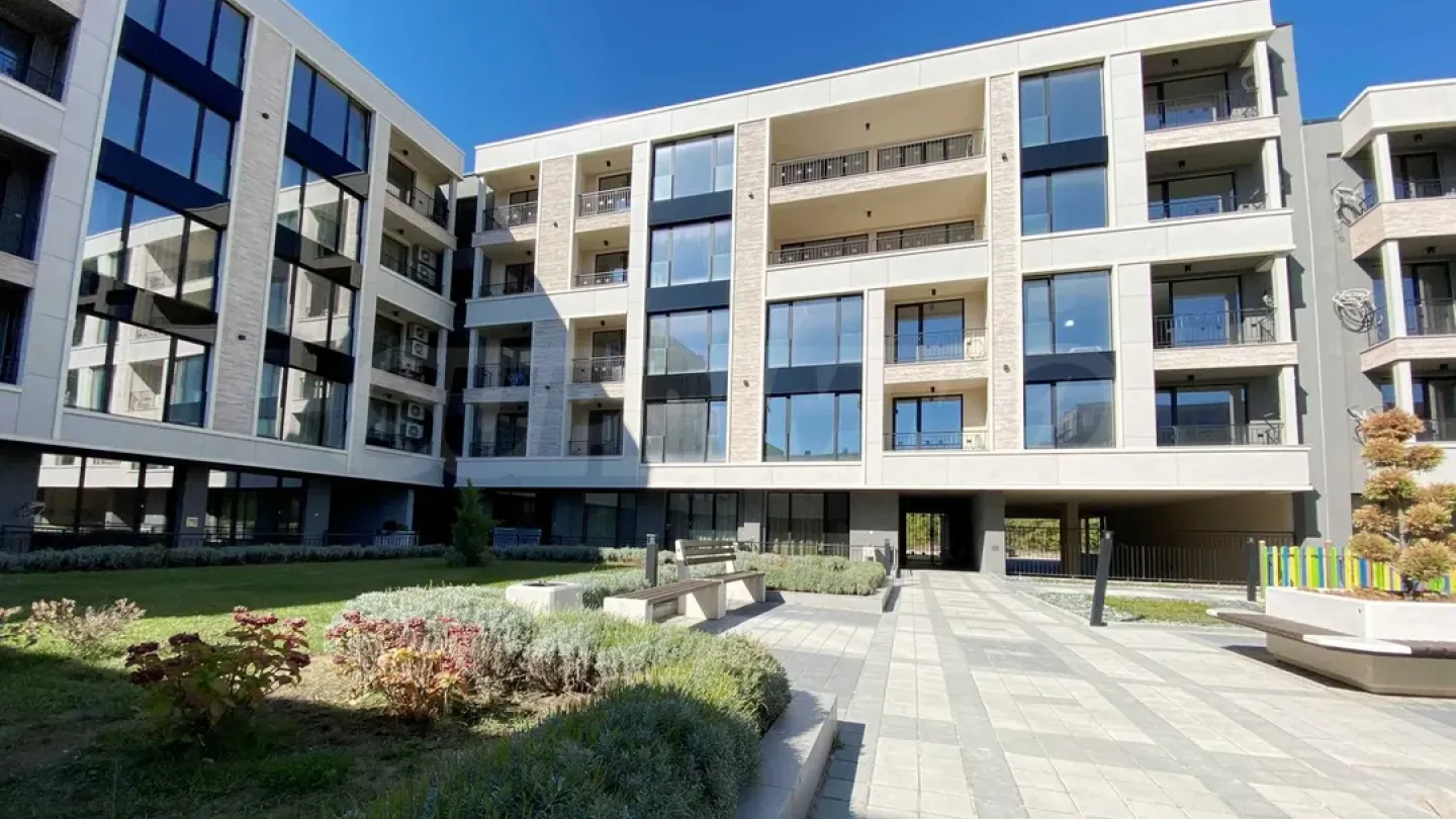 Spacious Plovdiv Apartment with Stunning Views &amp; Amenities - Image 3