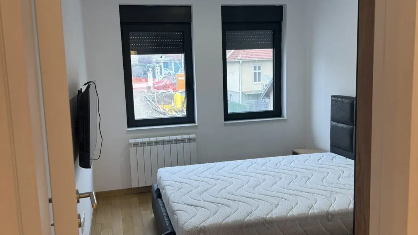 Bright 2-Bedroom Apartment for Rent in Vračar, Belgrade with Garage - Image 1