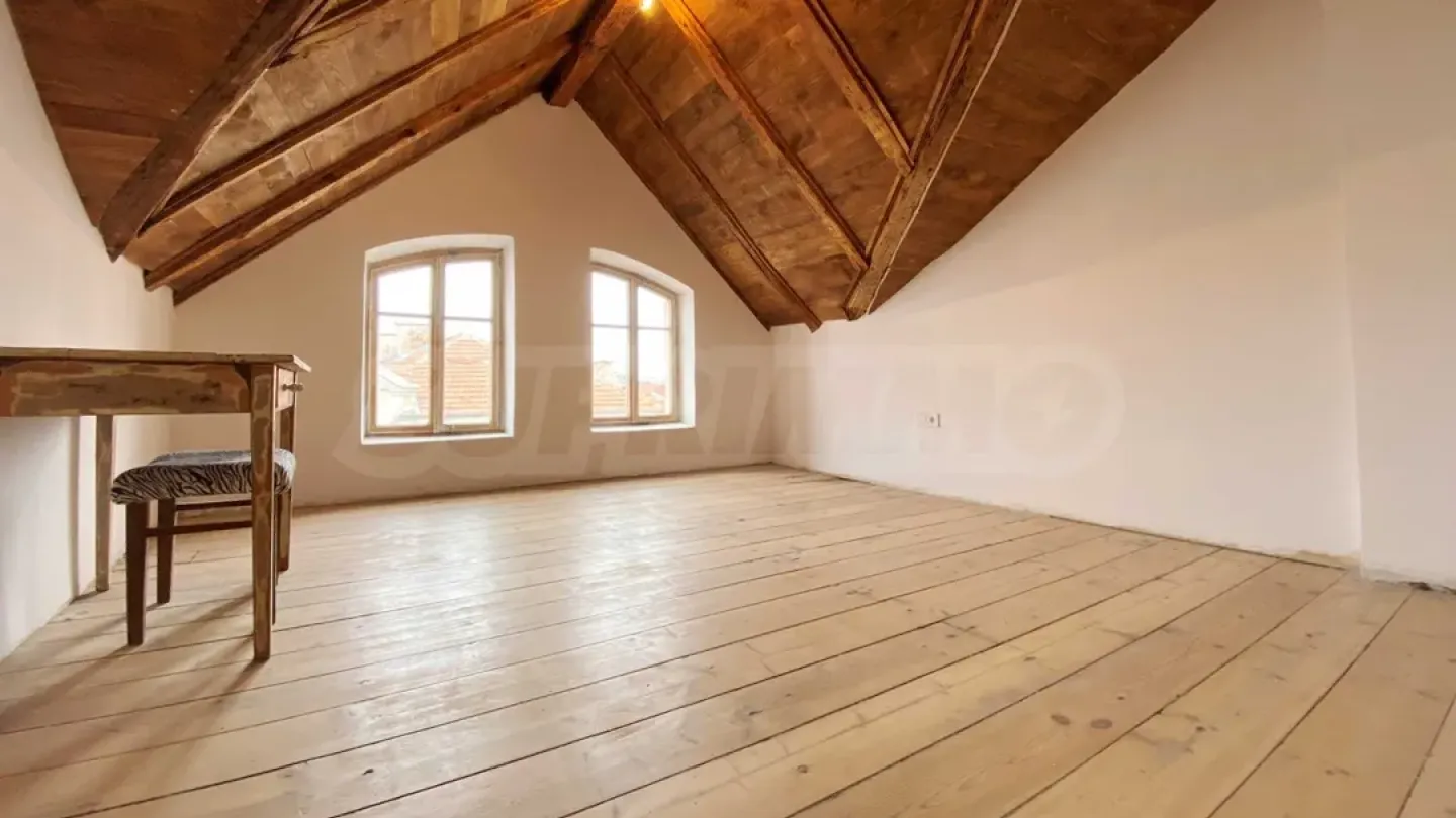 Spacious, Fully Furnished Apartment in Plovdiv Center - Image 5