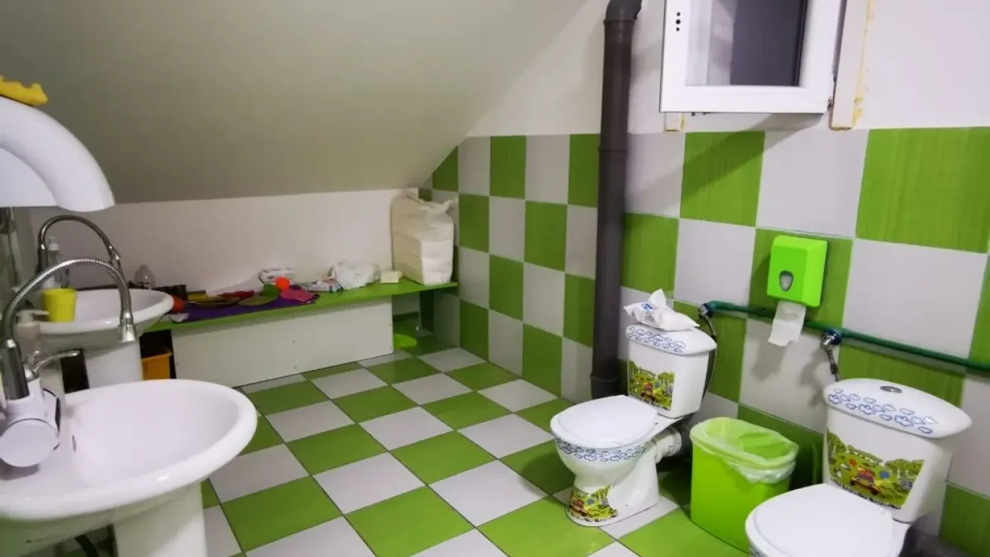 Spacious 10-Bedroom House in Belgrade, Near Medaković Church - Image 3