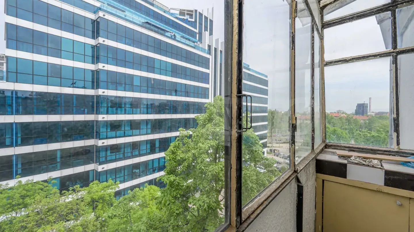 Spacious Apartment with Mountain View in Bakson - Image 3