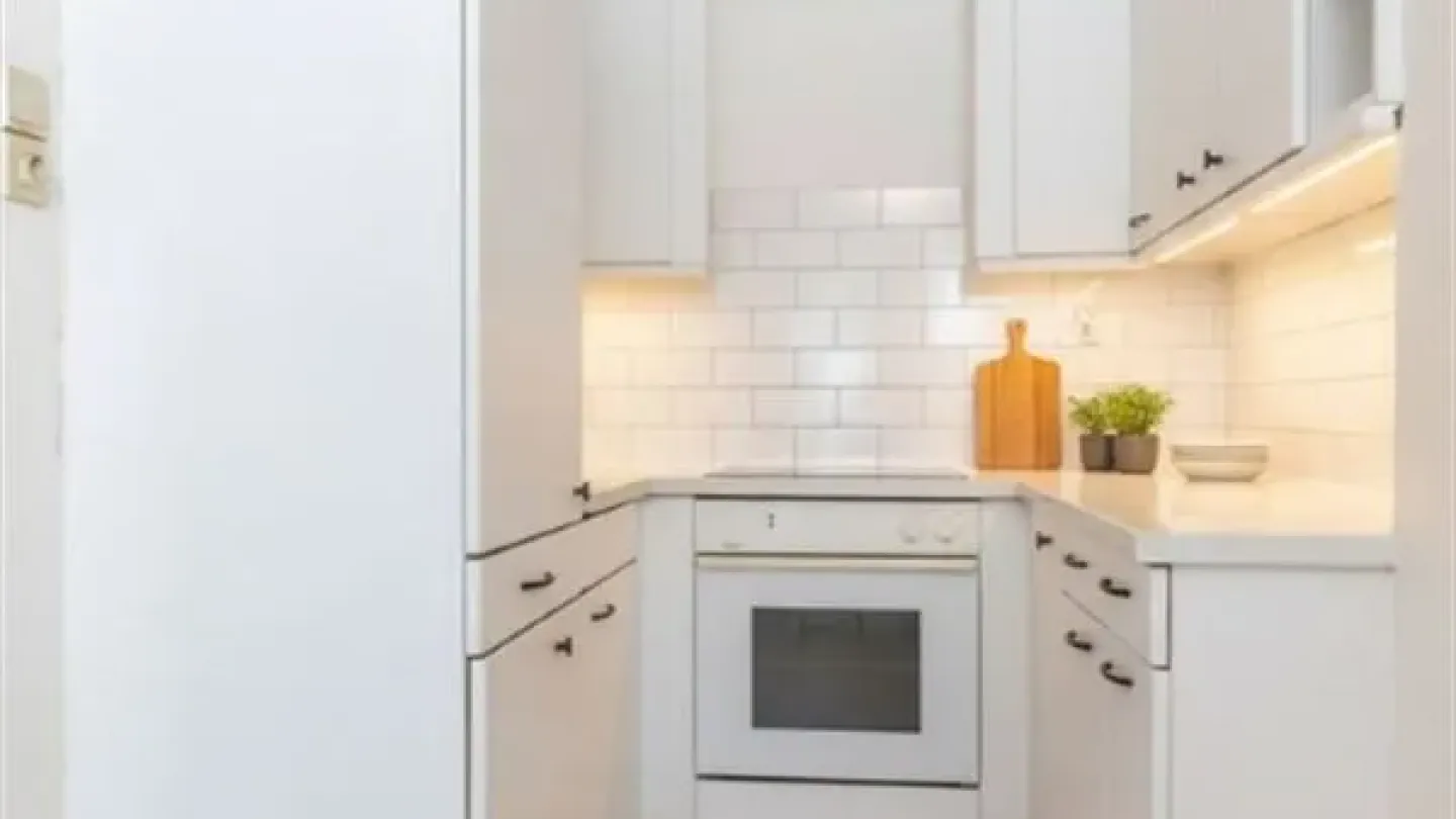 Bright 1-Bedroom Apartment Near Wolvendael Park - Renovation Potential - Image 5