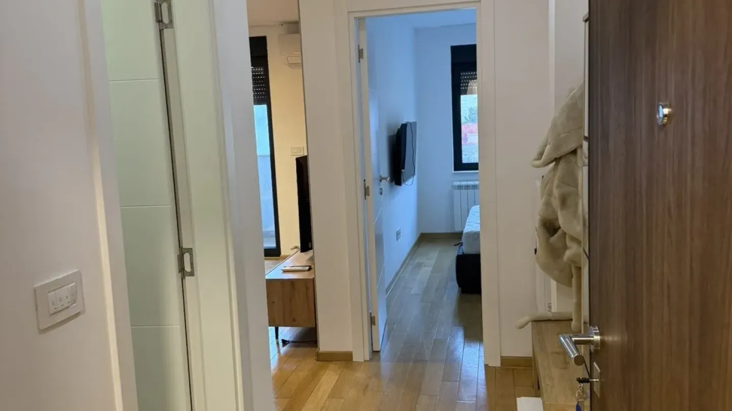Bright 2-Bedroom Apartment for Rent in Vračar, Belgrade with Garage - Image 5