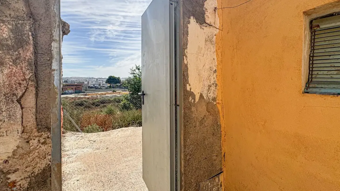 Spacious 3-Bedroom House with Land in Huércal de Almería Spain - Image 1