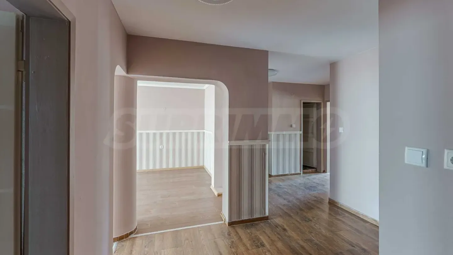 Spacious 3-bedroom apartment near Paradise Center - Image 1