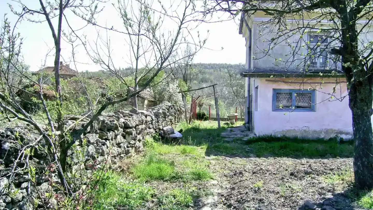 Charming House Near Vidin with Garden and Scenic Views - Image 1