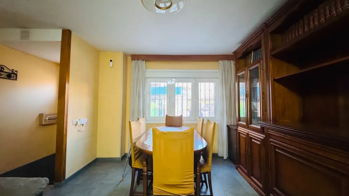 Spacious 3-Bedroom House with Elevator in Almería, Spain - Image 4
