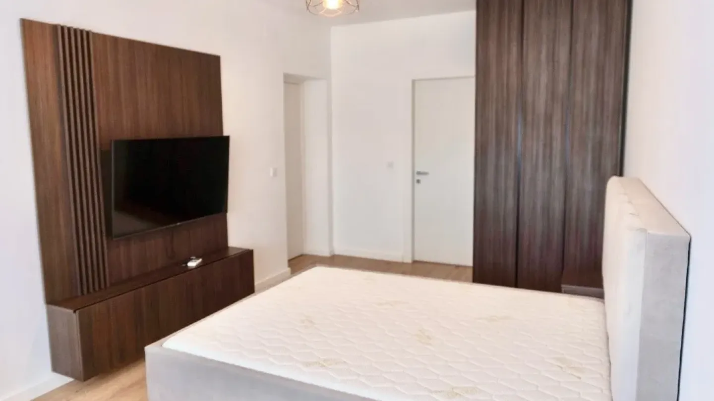 Ivory Residence: Fully Furnished 2-Bedroom Apartment with Parking - Image 4