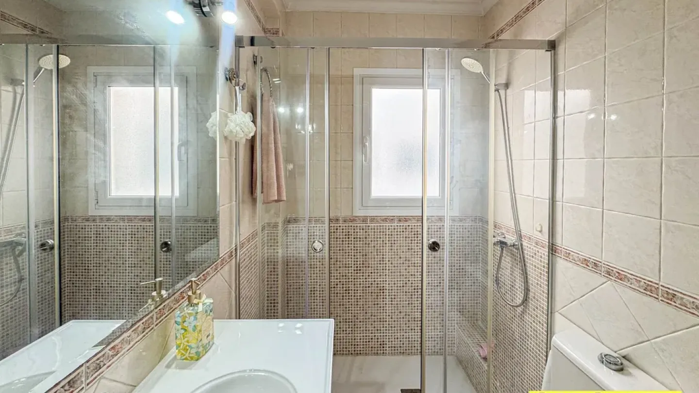 Bright 3-Bedroom Apartment with Terrace in Almería, Spain - Image 5