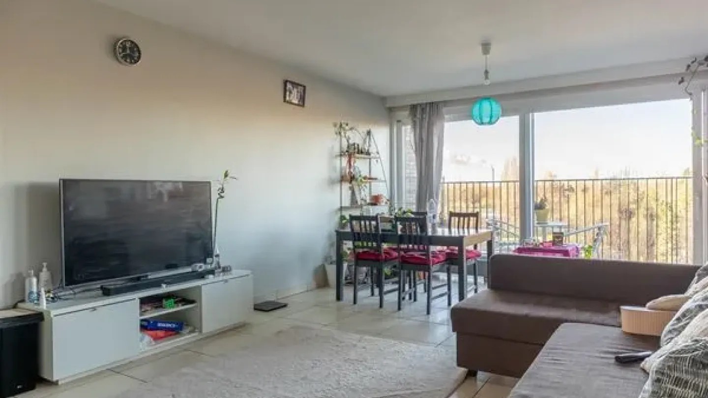 Charming Apartment with Double Terrace in Evere - Perfect for Living - Image 4