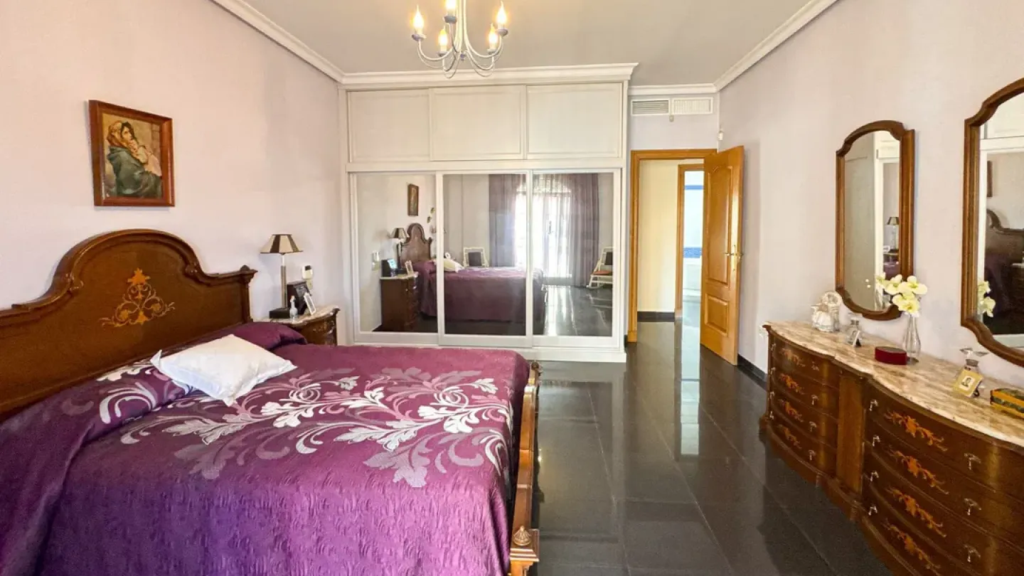 Spacious 3-Bedroom House with Elevator in Roquetas de Mar - Image 4