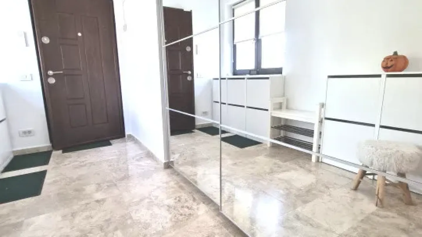 Spacious 5-Bedroom Duplex Penthouse with Terrace in Bucharest - Image 3