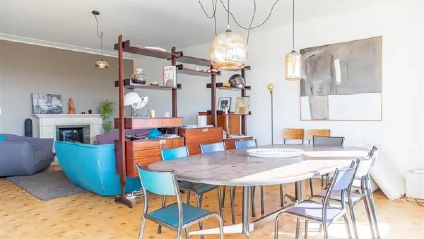 Stunning Ukkel Penthouse: 3 Bedrooms, Garage & Breathtaking City Views - Image 2