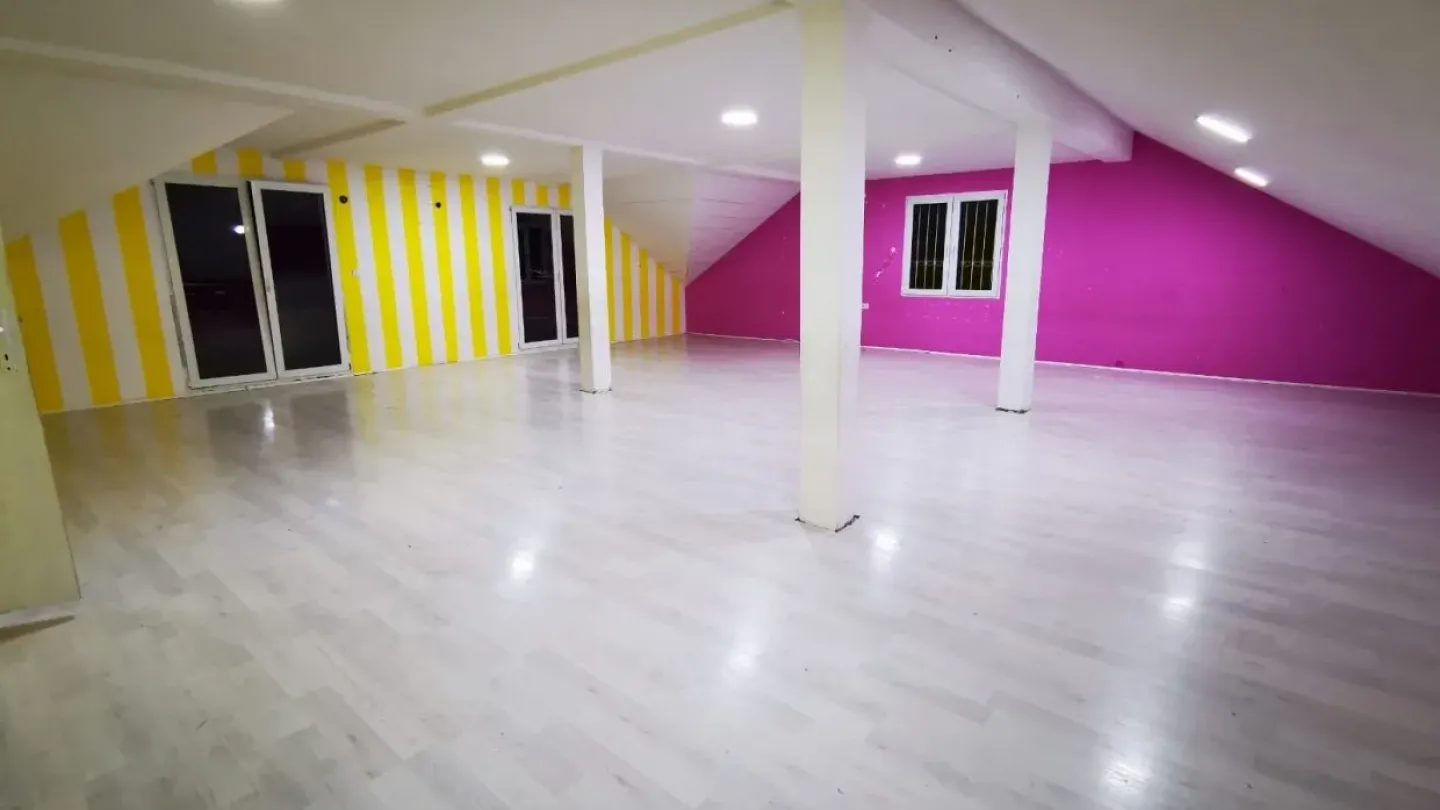 Spacious 10-Bedroom House in Belgrade, Near Medaković Church - Image 4
