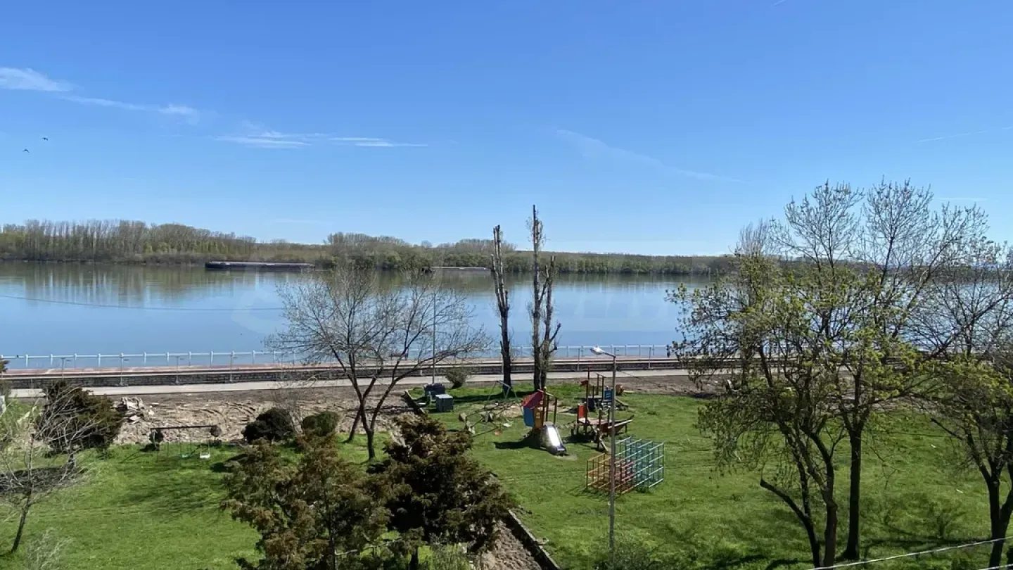 Spacious Apartment with River View - Vidin, Bulgaria (118m²) - Image 1