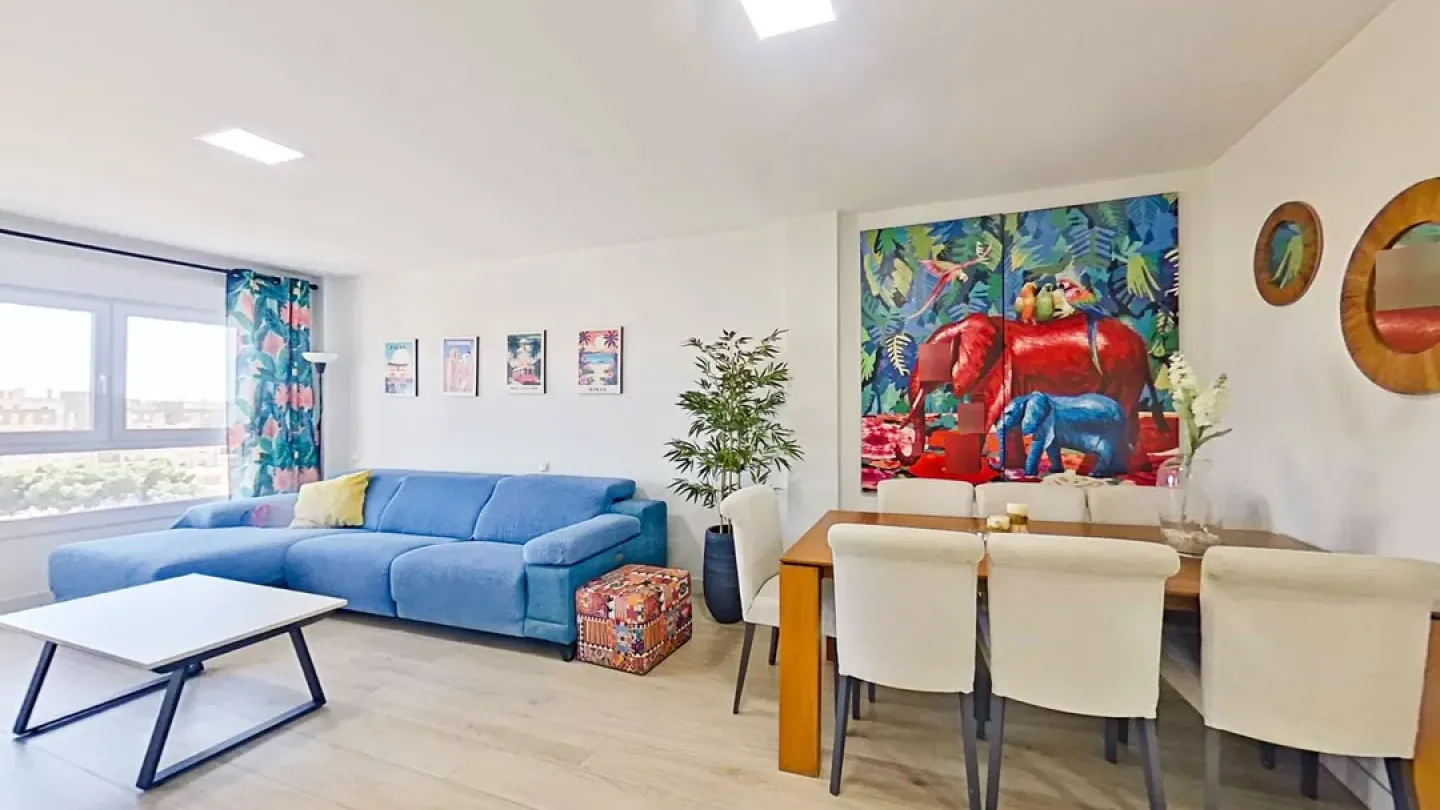 Spacious 3-Bedroom Apartment with Elevator in Almería, Spain. - Image 2