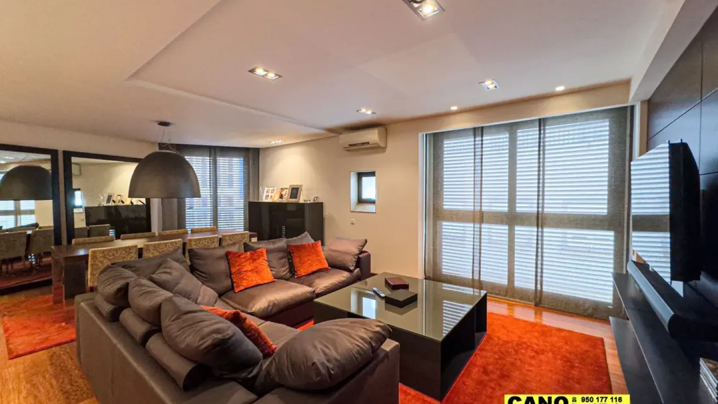 Luxury Chalet in Almería Center with Elevator & Garage - Image 3