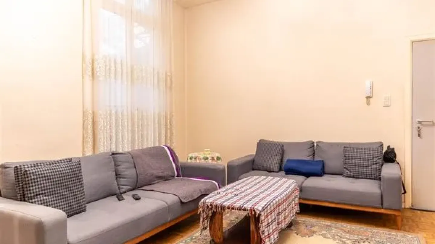 Spacious 2-Bed Apartment in Schaarbeek's Botanique/Sainte-Marie District - Image 1