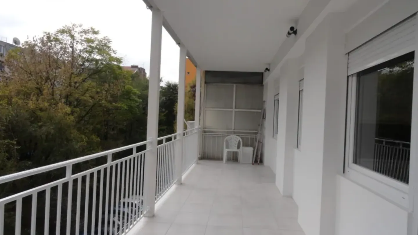 Stylish 1-Bedroom Apartment with Terrace Near Belgrade University - Image 4