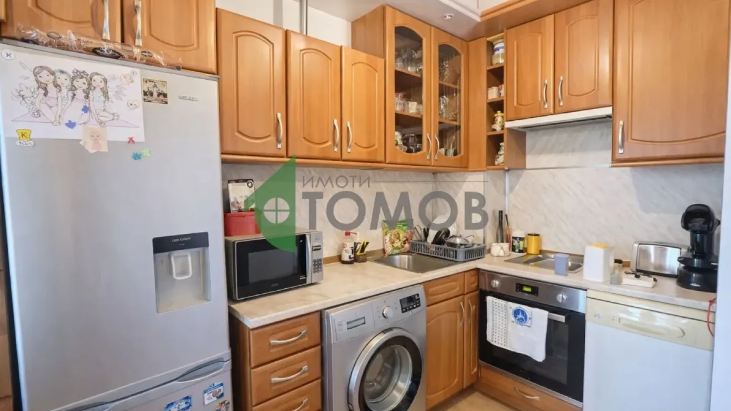 Spacious 3-Bedroom Fully Furnished Apartment in Stara Zagora Center - Image 2