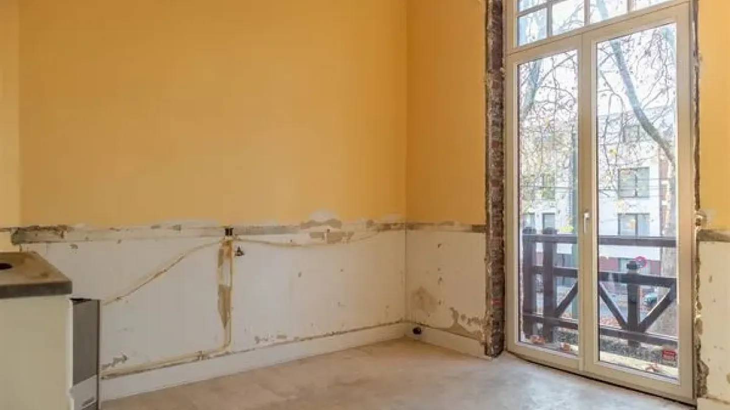 Rare 1909 Brussels Heritage House: Five Bedrooms, Garden & Unique Charm - Image 5