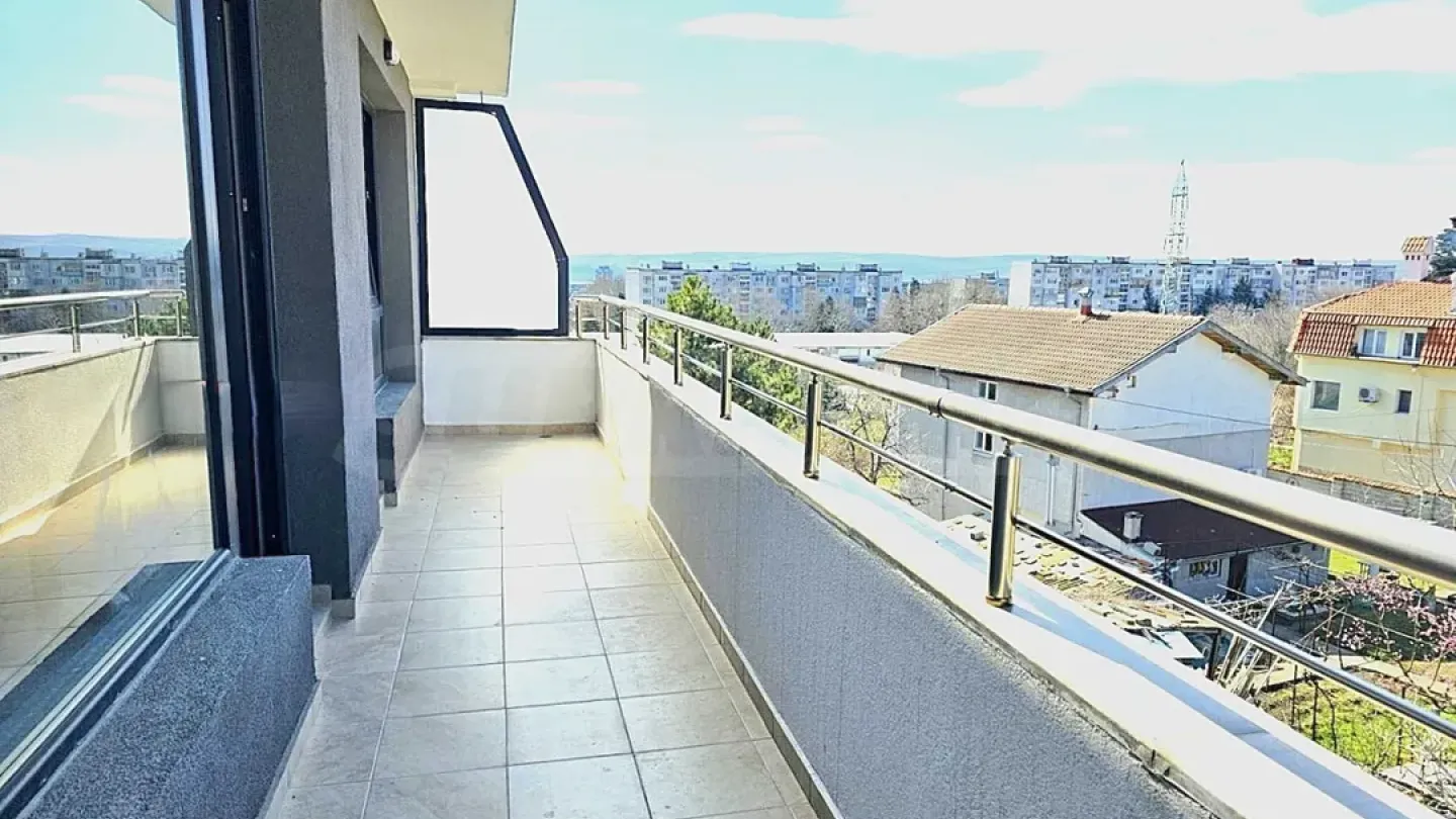 Spacious Varna Apartment with Panoramic Sea Views - Image 3