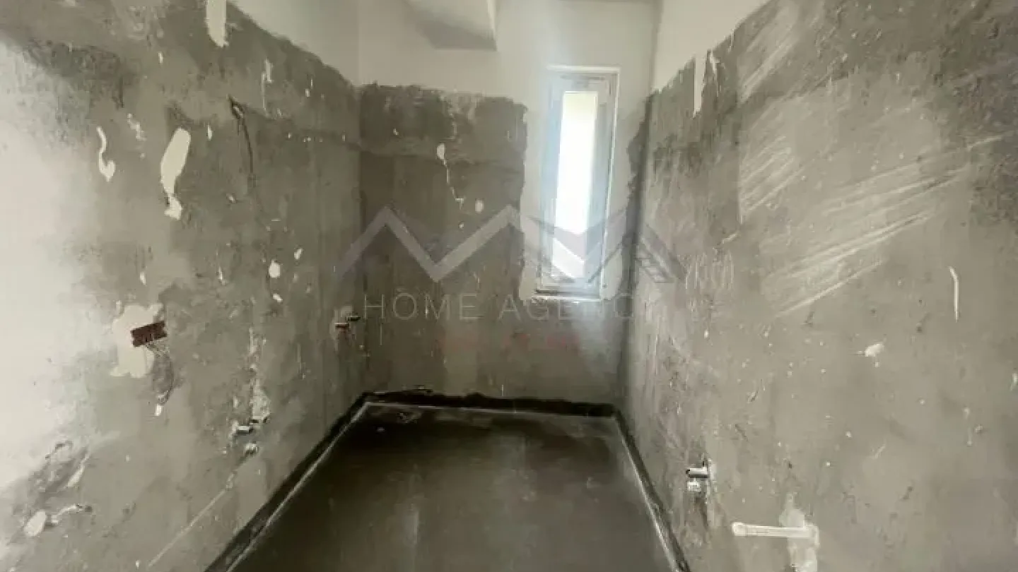 Spacious 2-Bedroom Apartment with Private Courtyard in Otopeni - Image 2