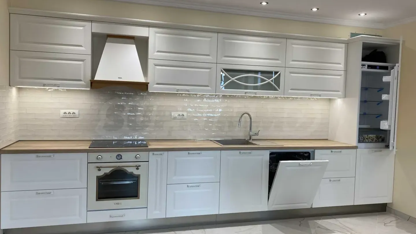 Spacious Fully Furnished Apartment in Central Varna, Bulgaria - Image 2