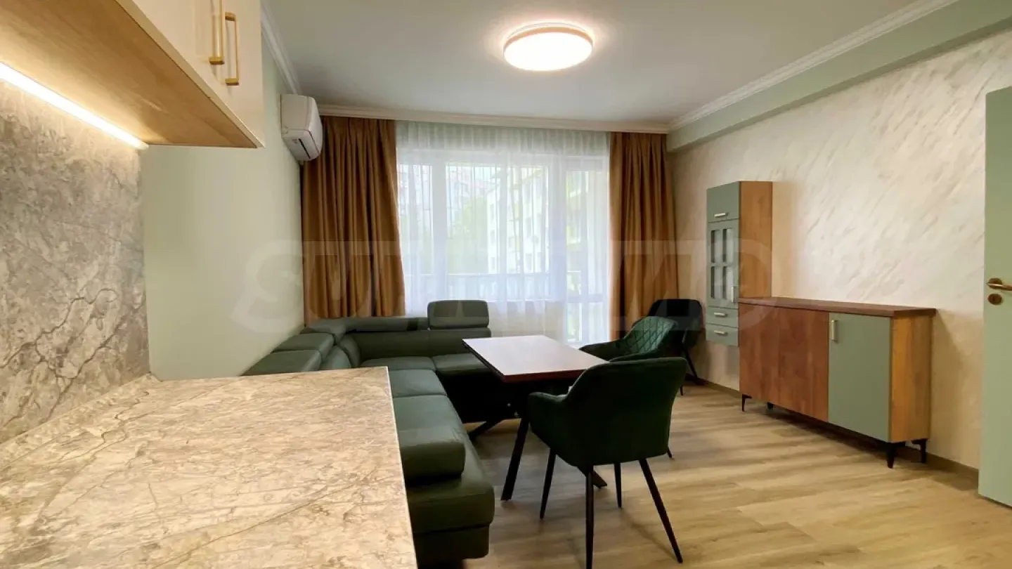 Stylish Two-Bedroom Apartment with Parking in Plovdiv - Image 4