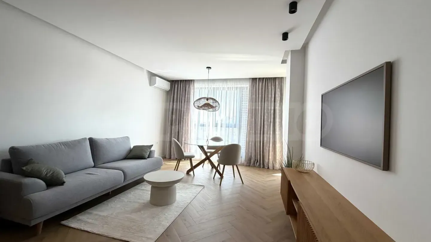 Stylish 2-Bedroom Apartment in Plovdiv City Park - Image 1