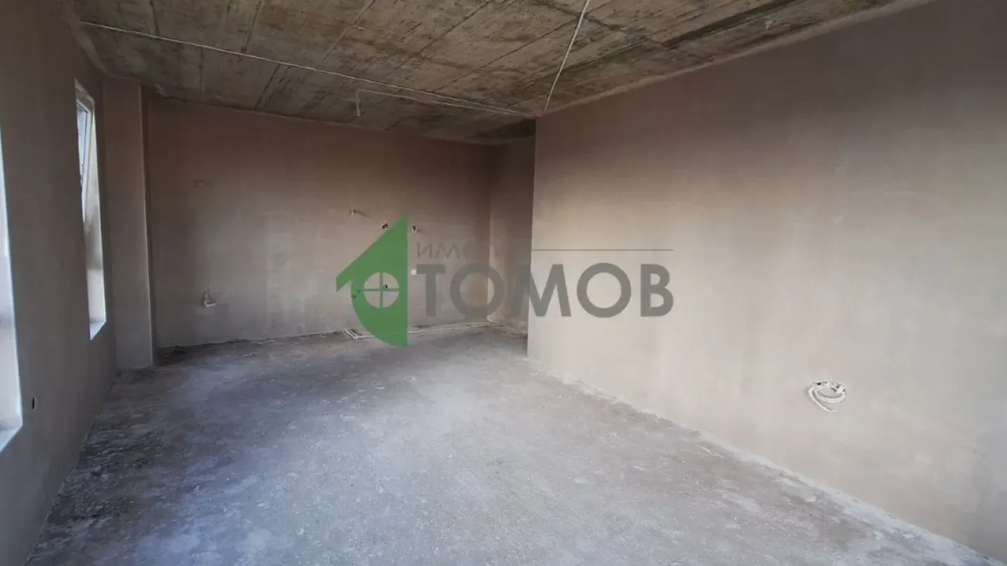 Spacious 3-Bedroom Apartment in New Stara Zagora, Bulgaria - Image 4