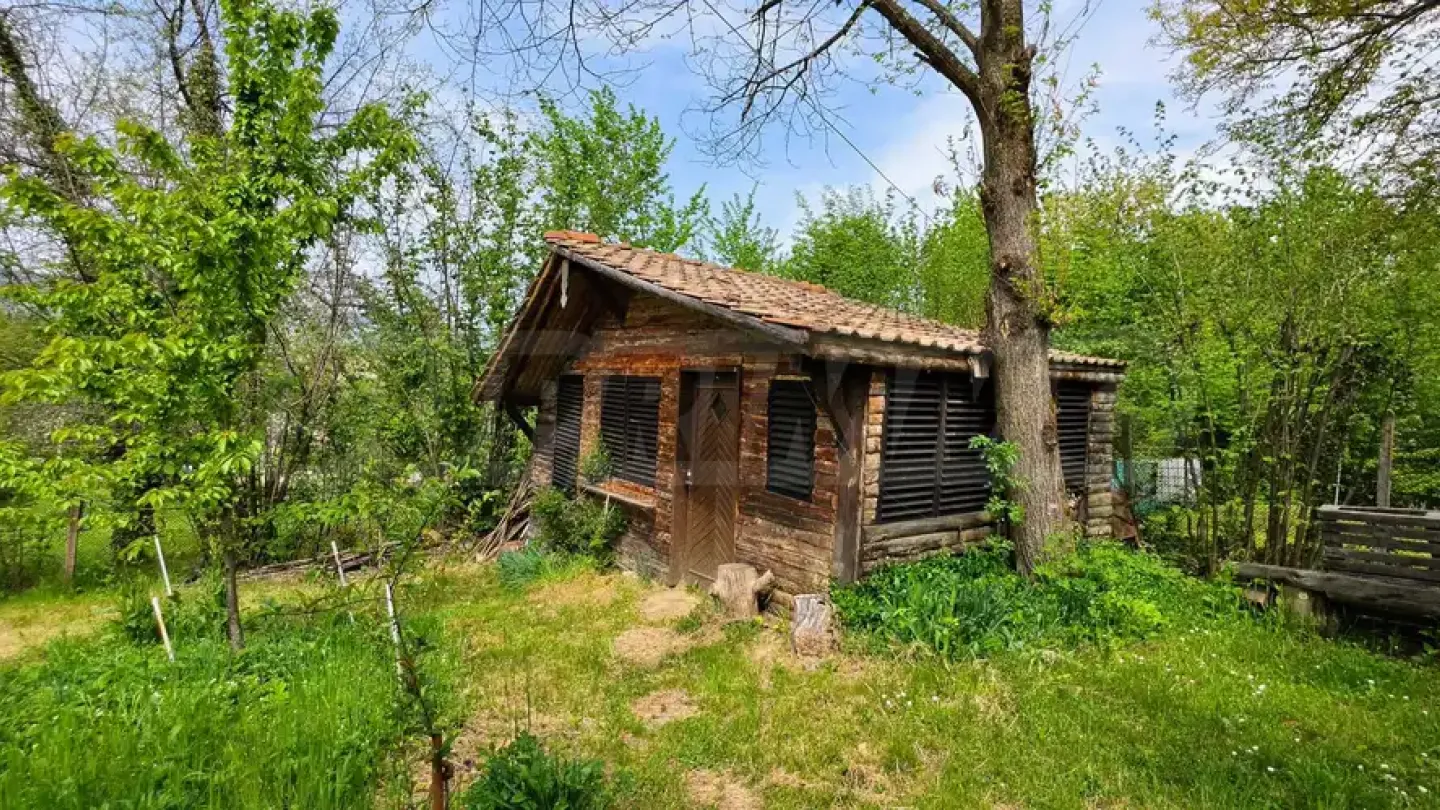 Panoramic Mountain Retreat: Spacious House with Lush Garden in Apriltsi - Image 1