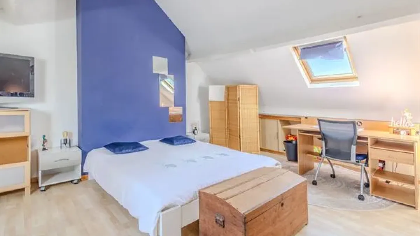 Spacious 3-Bed Anderlecht House with Terrace and Courtyard - €385,000 - Image 2