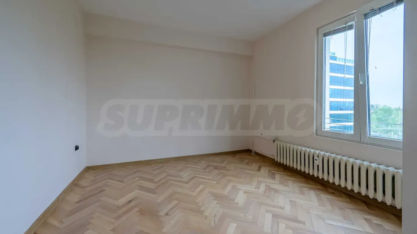 Spacious Apartment with Mountain View in Bakson - Image 1