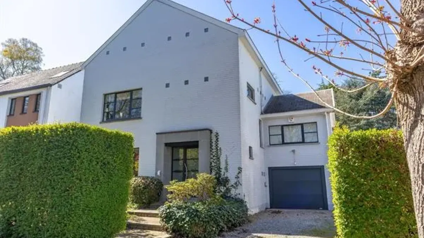 Spacious Villa with West Garden in Prime Ukkel Location - Image 3